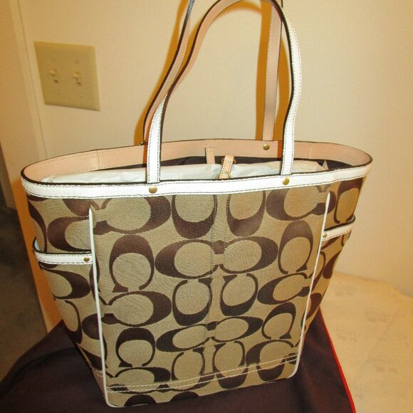Coach Handbags - Coach BO6S-8626  Graphic/White Tote